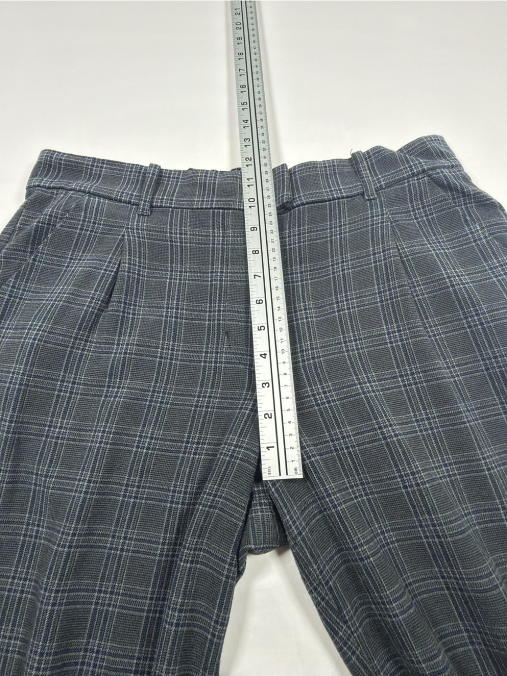 American Eagle Outfitters Grey Plaid Wide-Leg Pants - Picture 8 of 9